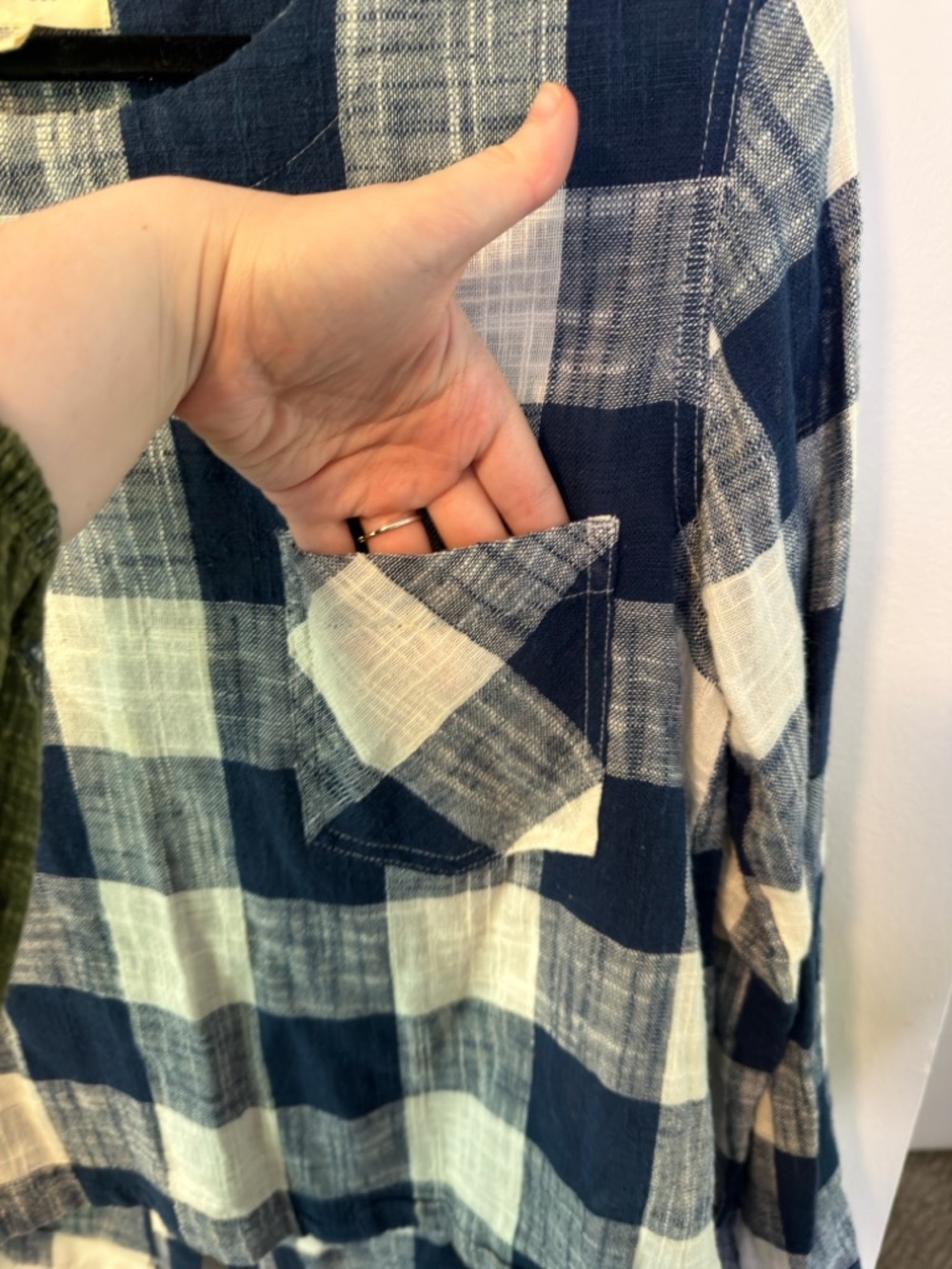 Anthropologie Cloth & Stone Blouse Linen Blend‎ M Navy Blue White Buffalo Plaid - Picture 7 of 10